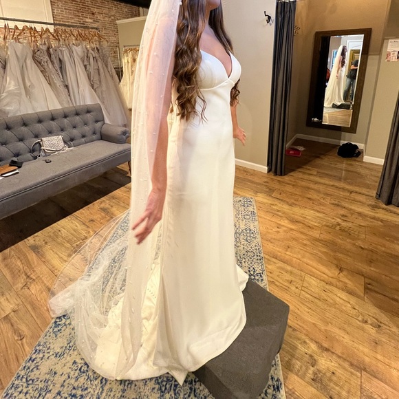 COPY - Ivory Wedding Veil with Pearls - Picture 8 of 11